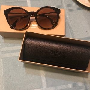 Burberry Sundlasses
